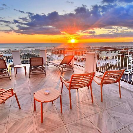 Hotel Medusa Лидо-ди-Камайоре Экстерьер фото